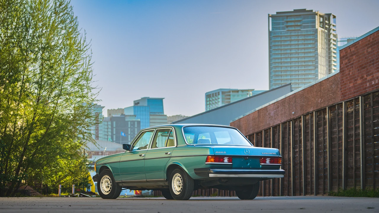 1985 Mercedes-Benz W123 Sedan - Image 13 of 31