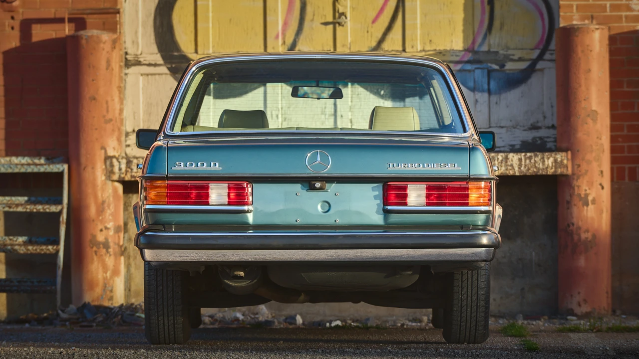 1985 Mercedes-Benz W123 Sedan - Image 28 of 31
