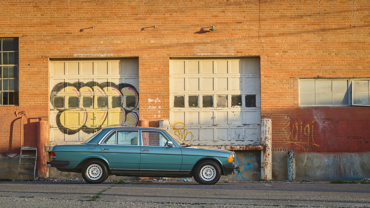1985 Mercedes-Benz W123 Sedan - Image 25 of 31