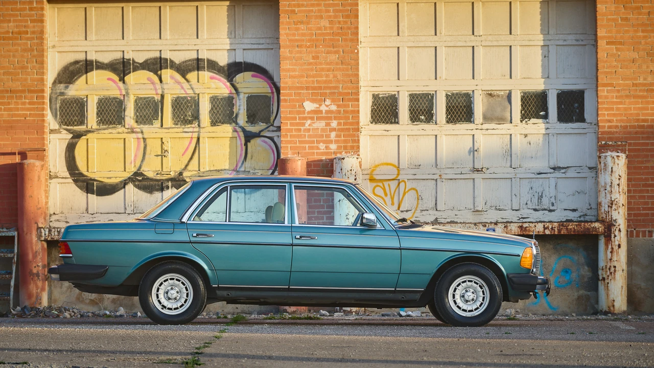 1985 Mercedes-Benz W123 Sedan - Image 24 of 31