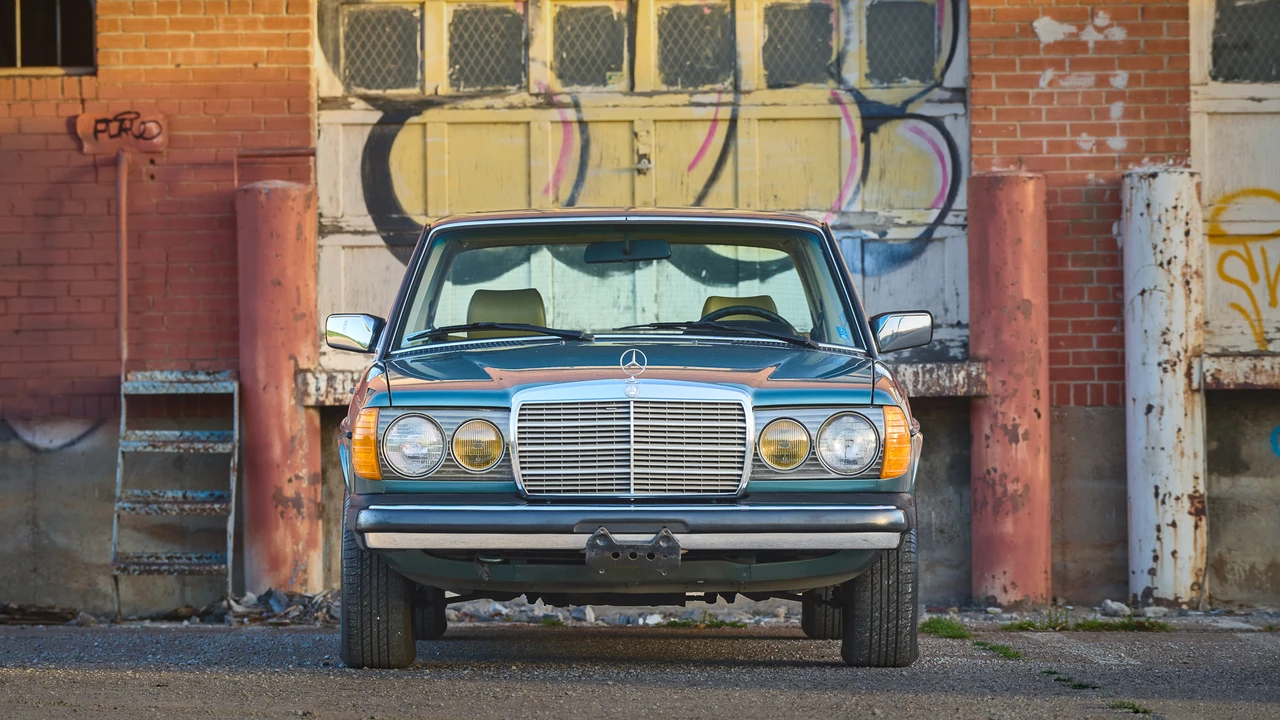 1985 Mercedes-Benz W123 Sedan - Image 18 of 31