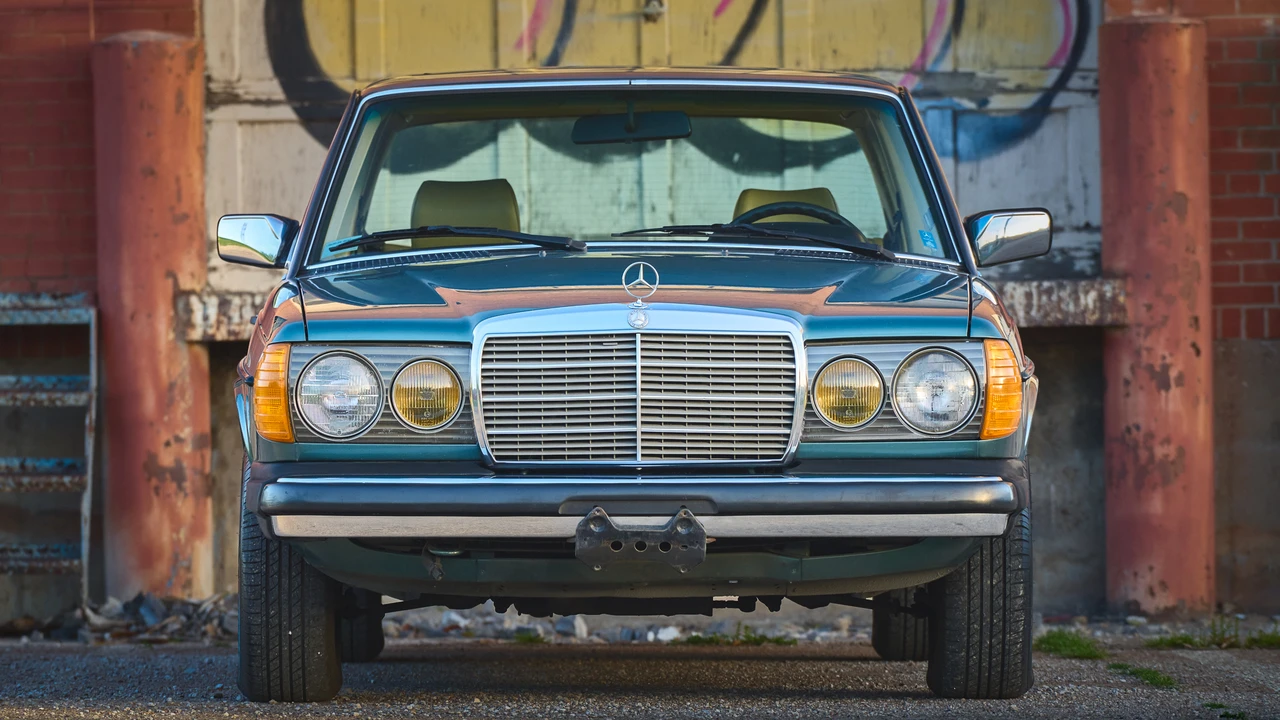1985 Mercedes-Benz W123 Sedan - Image 19 of 31