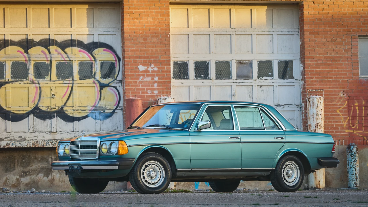 1985 Mercedes-Benz W123 Sedan - Image 15 of 31