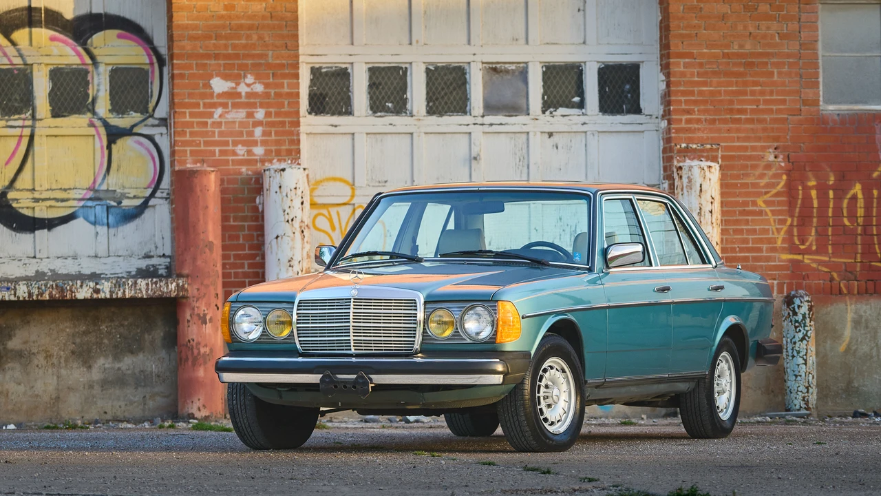 1985 Mercedes-Benz W123 Sedan - Image 16 of 31