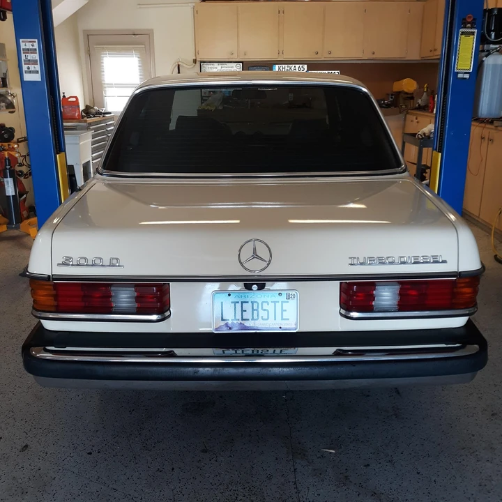 1985 Mercedes-Benz W123 Sedan - Image 13 of 31