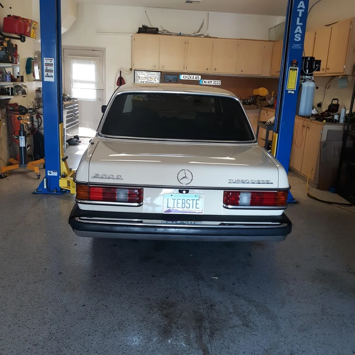 1985 Mercedes-Benz W123 Sedan - Image 12 of 31