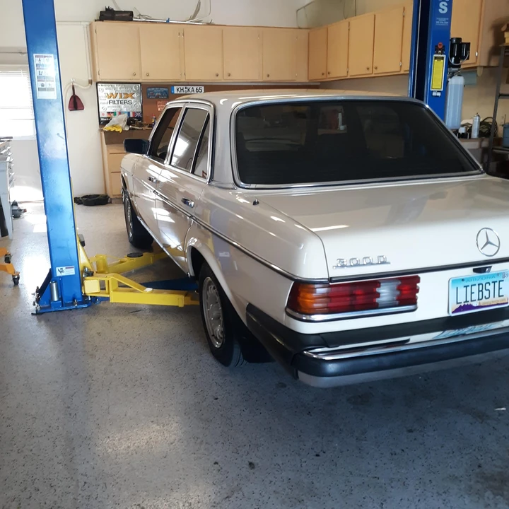 1985 Mercedes-Benz W123 Sedan - Image 25 of 31