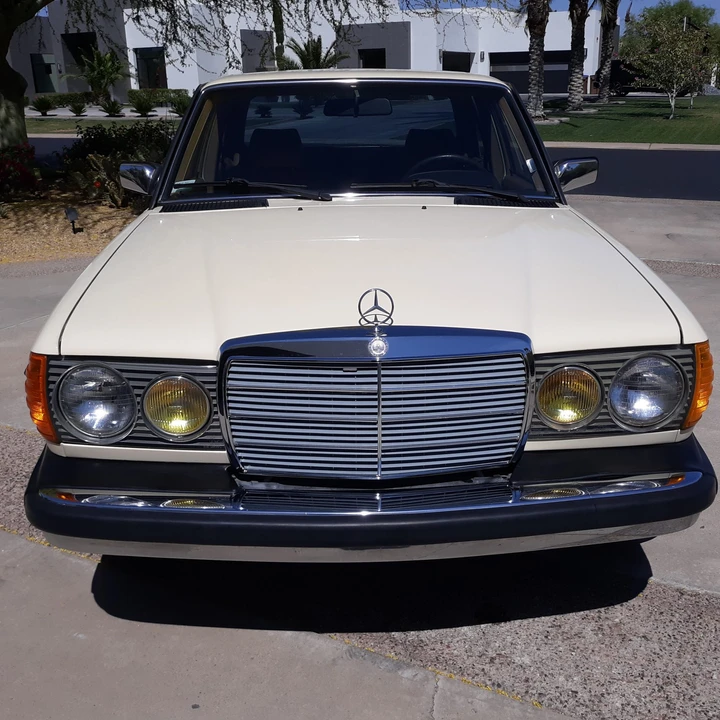 1985 Mercedes-Benz W123 Sedan - Image 3 of 31