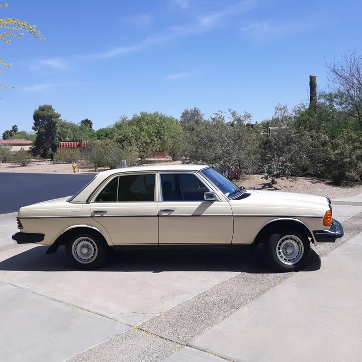 1985 Mercedes-Benz W123 Sedan - Image 18 of 31