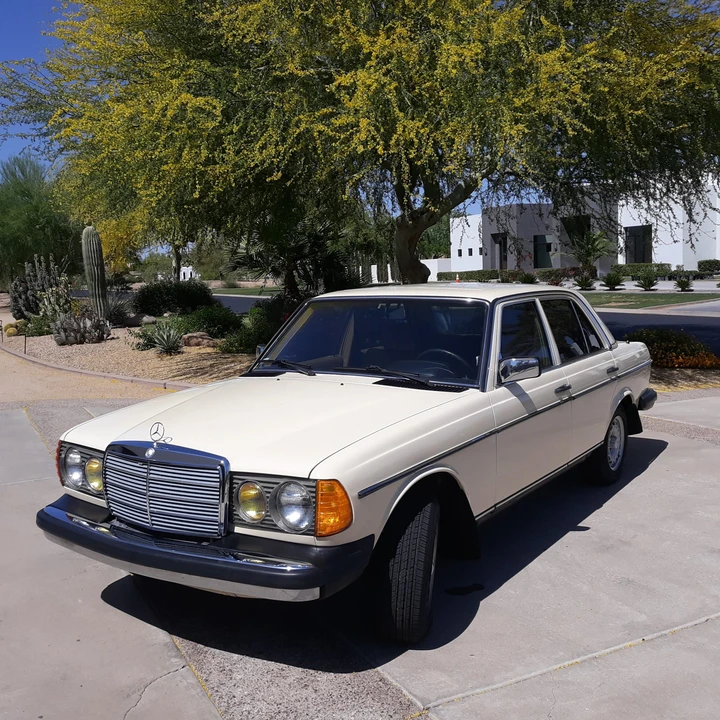 1985 Mercedes-Benz W123 Sedan - Image 5 of 31