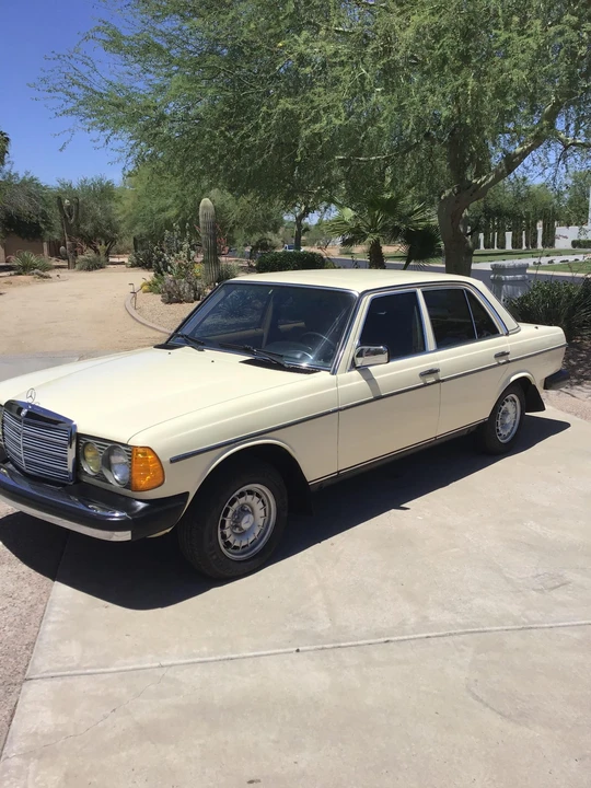 1985 Mercedes-Benz W123 Sedan - Image 8 of 31