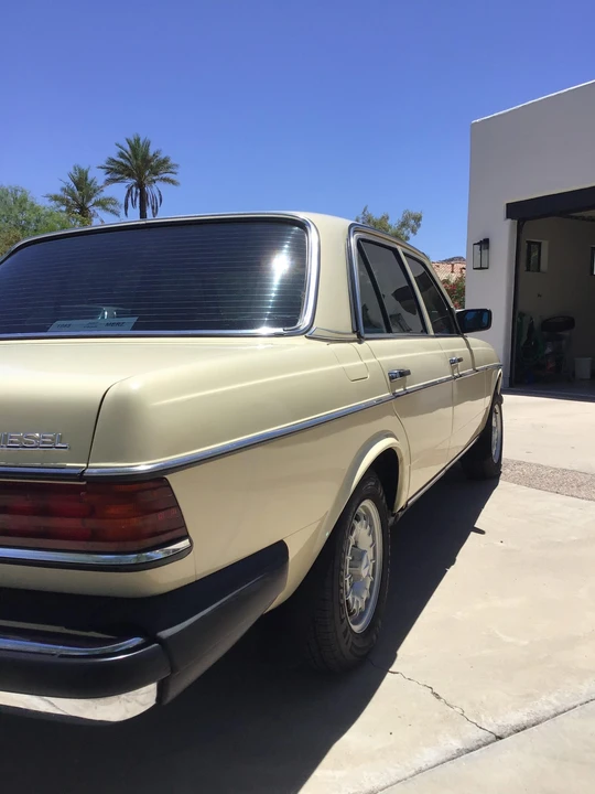 1985 Mercedes-Benz W123 Sedan - Image 29 of 31