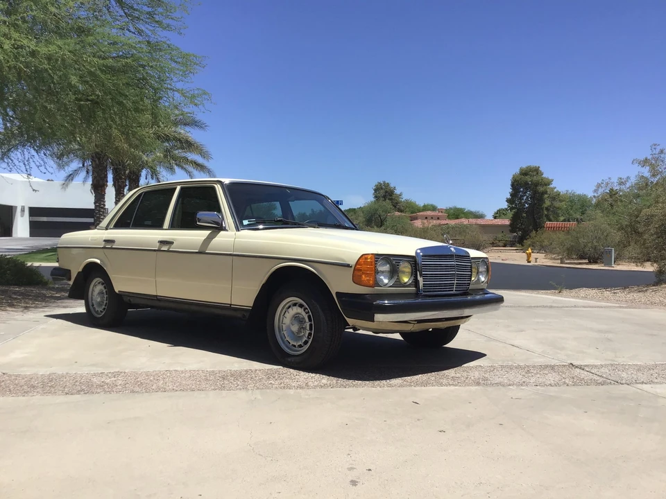 1985 Mercedes-Benz W123 Sedan - Image 16 of 31