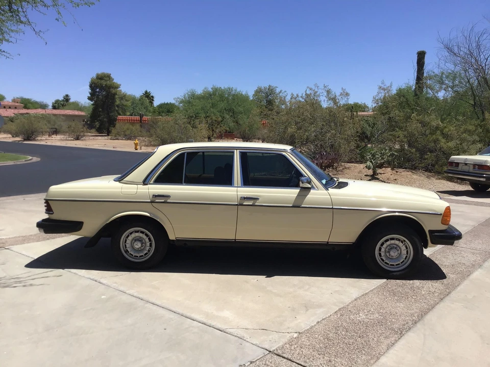 1985 Mercedes-Benz W123 Sedan - Image 17 of 31