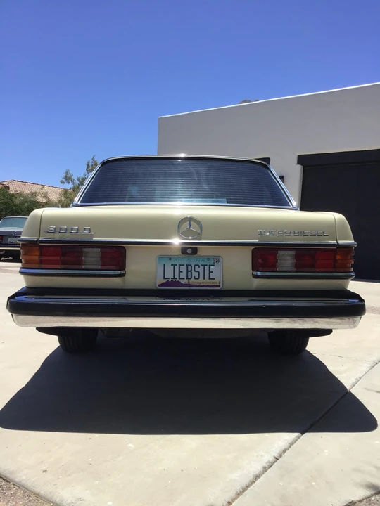 1985 Mercedes-Benz W123 Sedan - Image 11 of 31