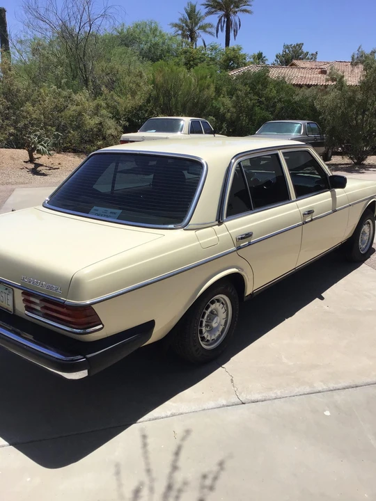1985 Mercedes-Benz W123 Sedan - Image 30 of 31