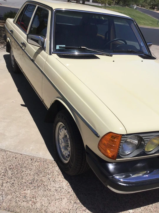 1985 Mercedes-Benz W123 Sedan - Image 19 of 31