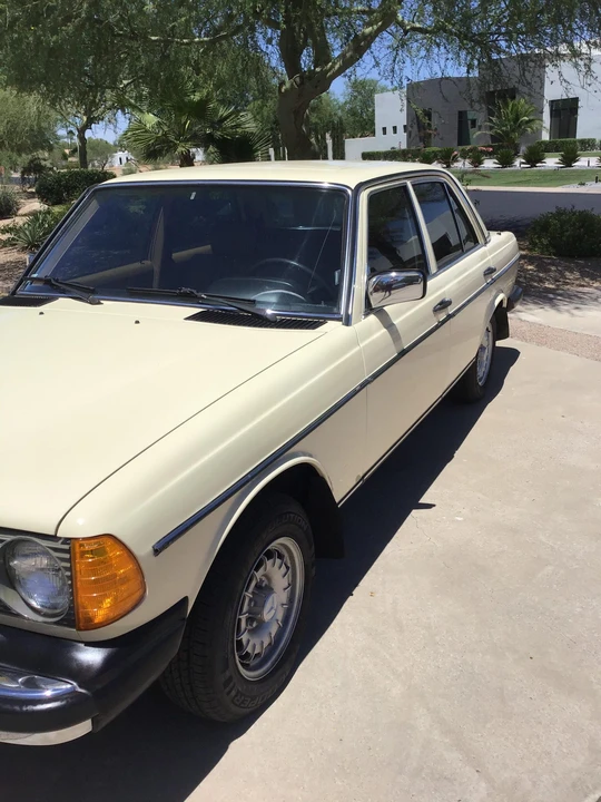 1985 Mercedes-Benz W123 Sedan - Image 20 of 31
