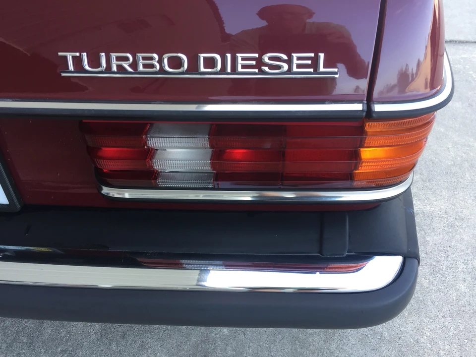 1985 Mercedes-Benz W123 Sedan - Image 24 of 31