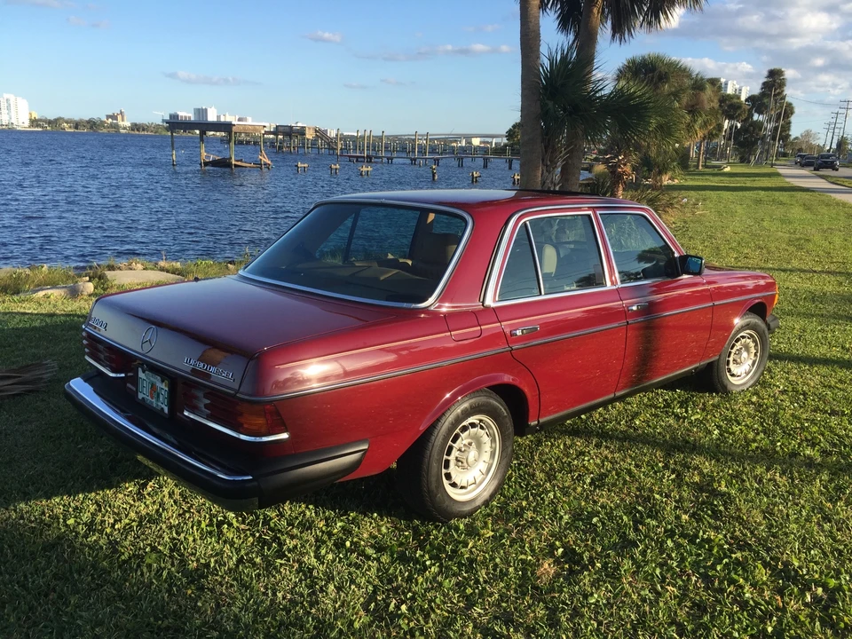 1985 Mercedes-Benz W123 Sedan - Image 6 of 31