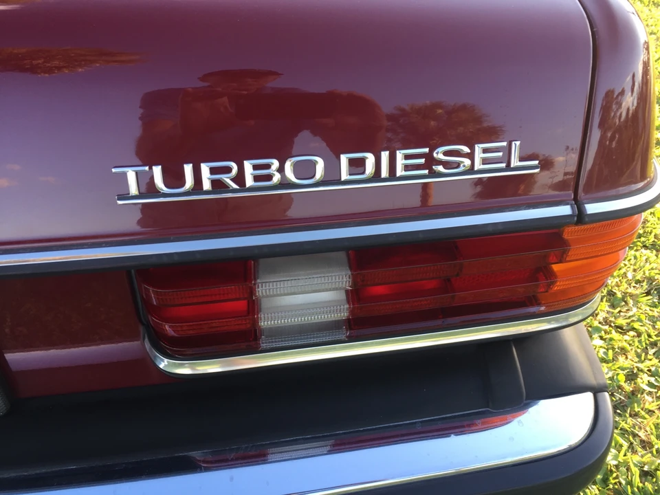 1985 Mercedes-Benz W123 Sedan - Image 25 of 31