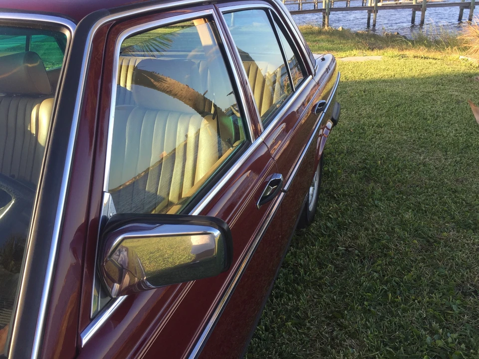 1985 Mercedes-Benz W123 Sedan - Image 31 of 31