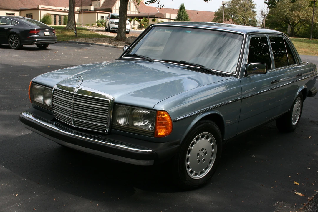 1985 Mercedes-Benz W123 Sedan - Image 7 of 31