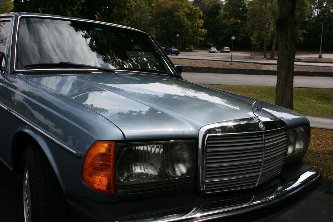 1985 Mercedes-Benz W123 Sedan - Image 31 of 31