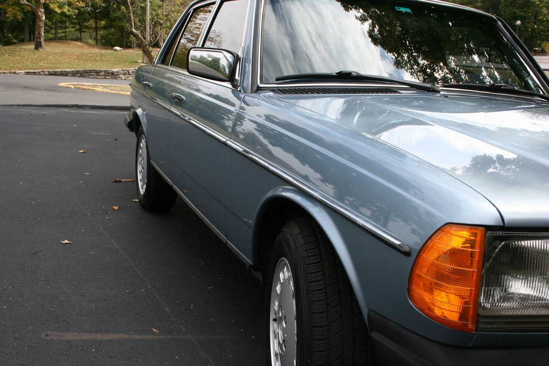 1985 Mercedes-Benz W123 Sedan - Image 28 of 31