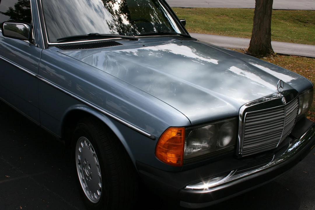1985 Mercedes-Benz W123 Sedan - Image 30 of 31