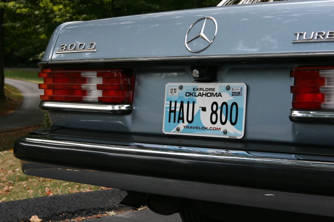 1985 Mercedes-Benz W123 Sedan - Image 17 of 31