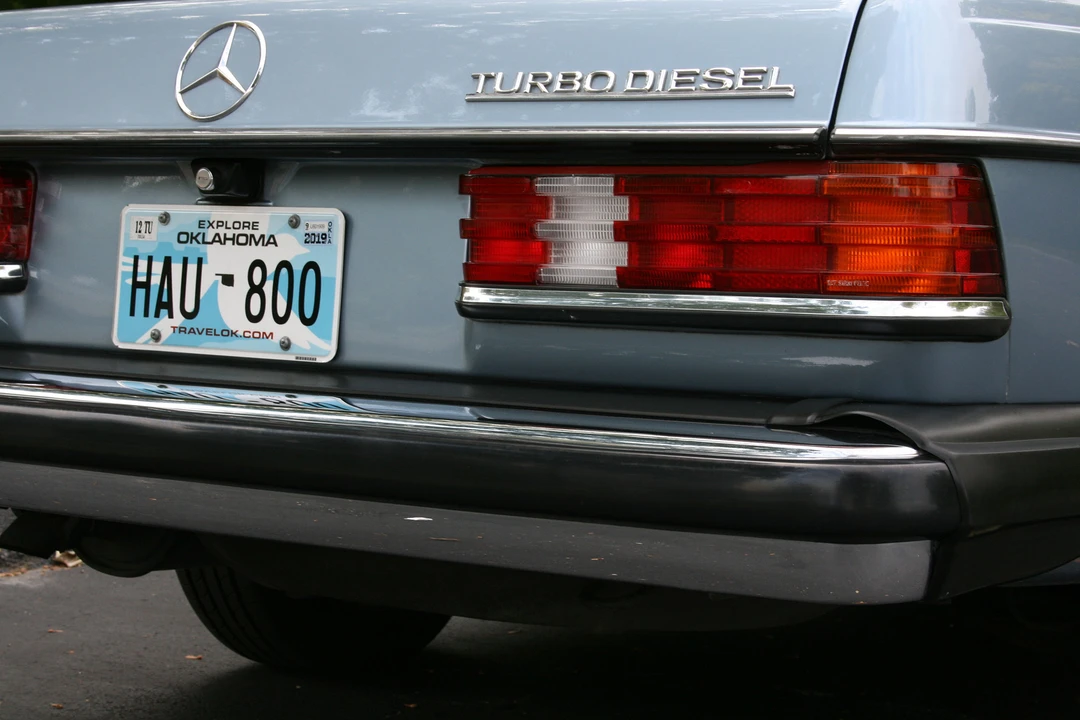 1985 Mercedes-Benz W123 Sedan - Image 18 of 31