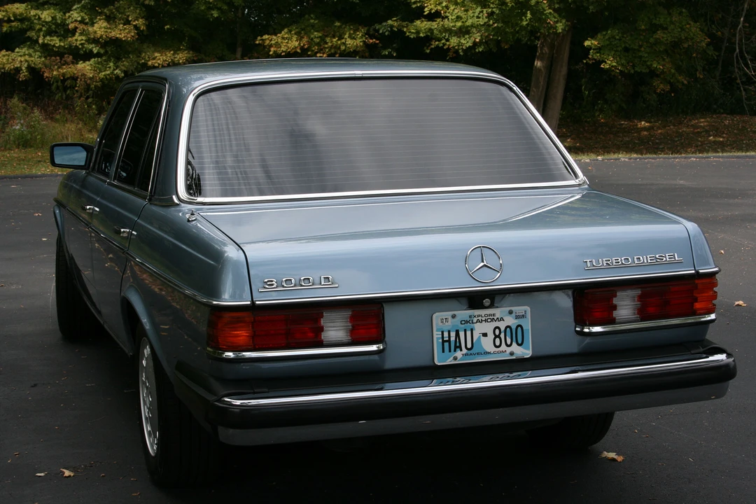 1985 Mercedes-Benz W123 Sedan - Image 15 of 31