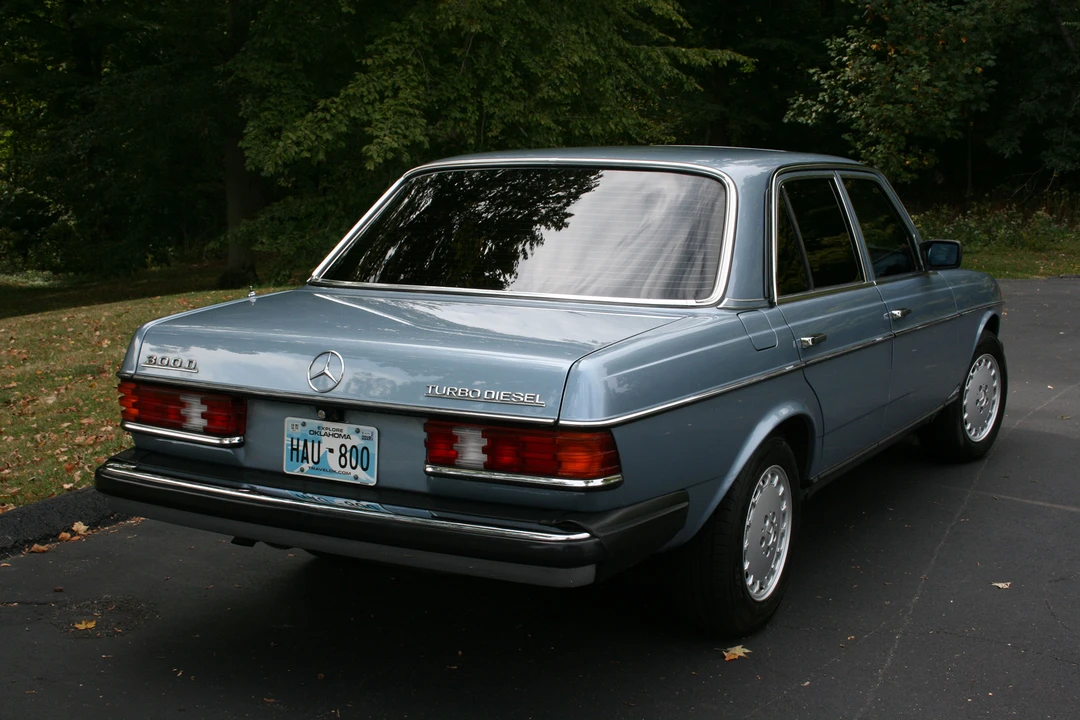 1985 Mercedes-Benz W123 Sedan - Image 2 of 31