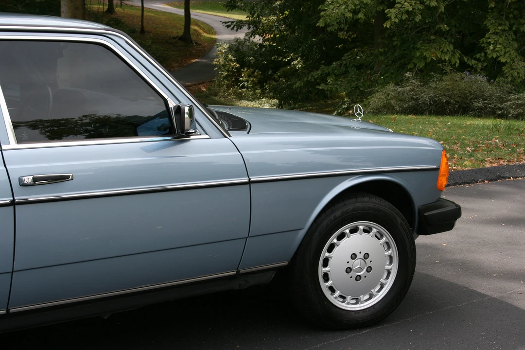 1985 Mercedes-Benz W123 Sedan - Image 27 of 31