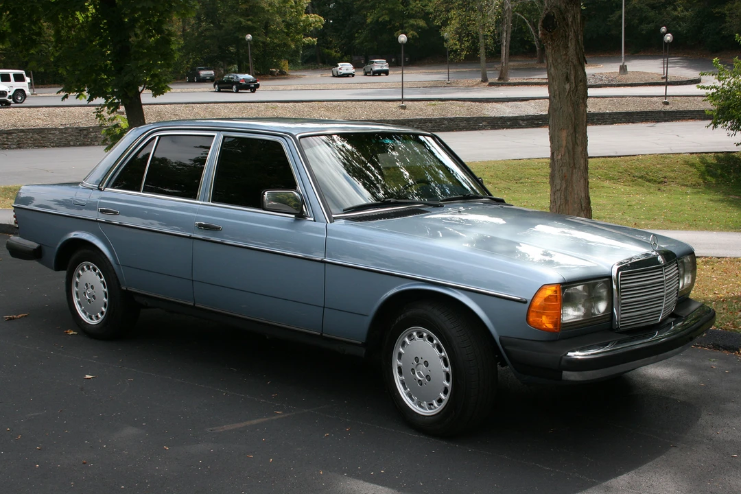 1985 Mercedes-Benz W123 Sedan - Image 5 of 31