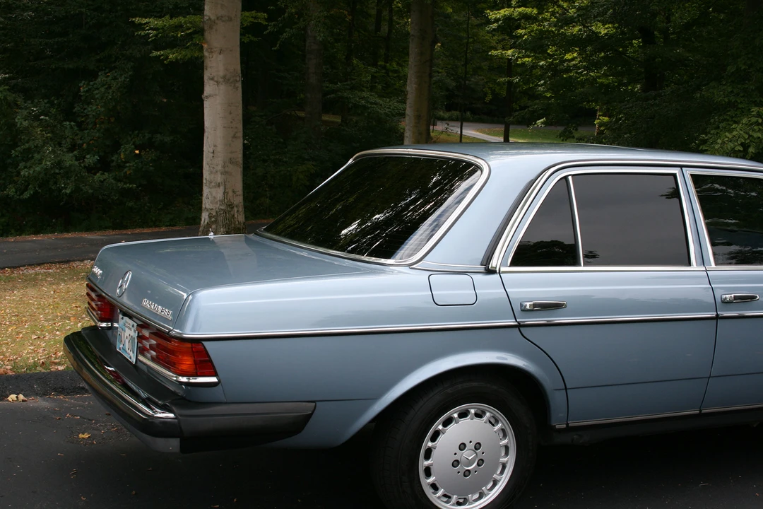 1985 Mercedes-Benz W123 Sedan - Image 20 of 31
