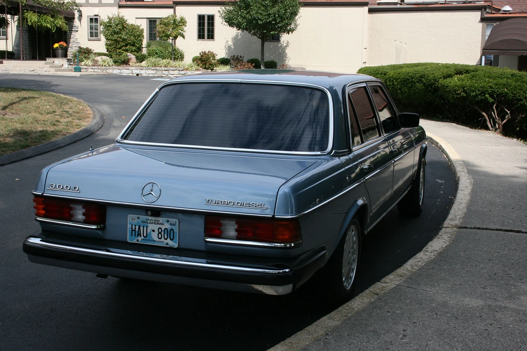 1985 Mercedes-Benz W123 Sedan - Image 3 of 31