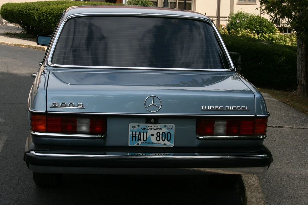 1985 Mercedes-Benz W123 Sedan - Image 16 of 31