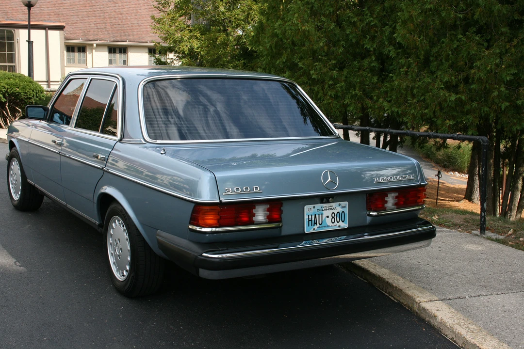 1985 Mercedes-Benz W123 Sedan - Image 14 of 31