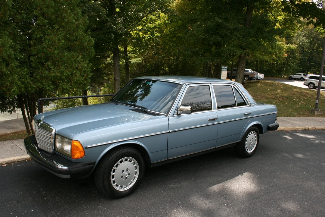 1985 Mercedes-Benz W123 Sedan - Image 8 of 31
