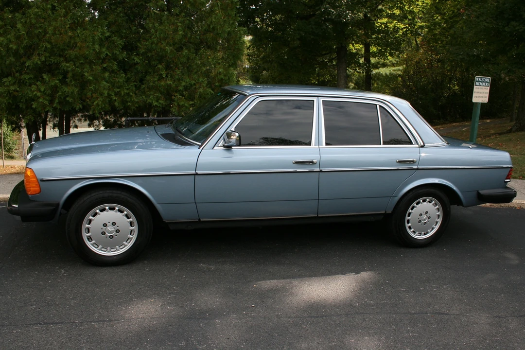 1985 Mercedes-Benz W123 Sedan - Image 9 of 31