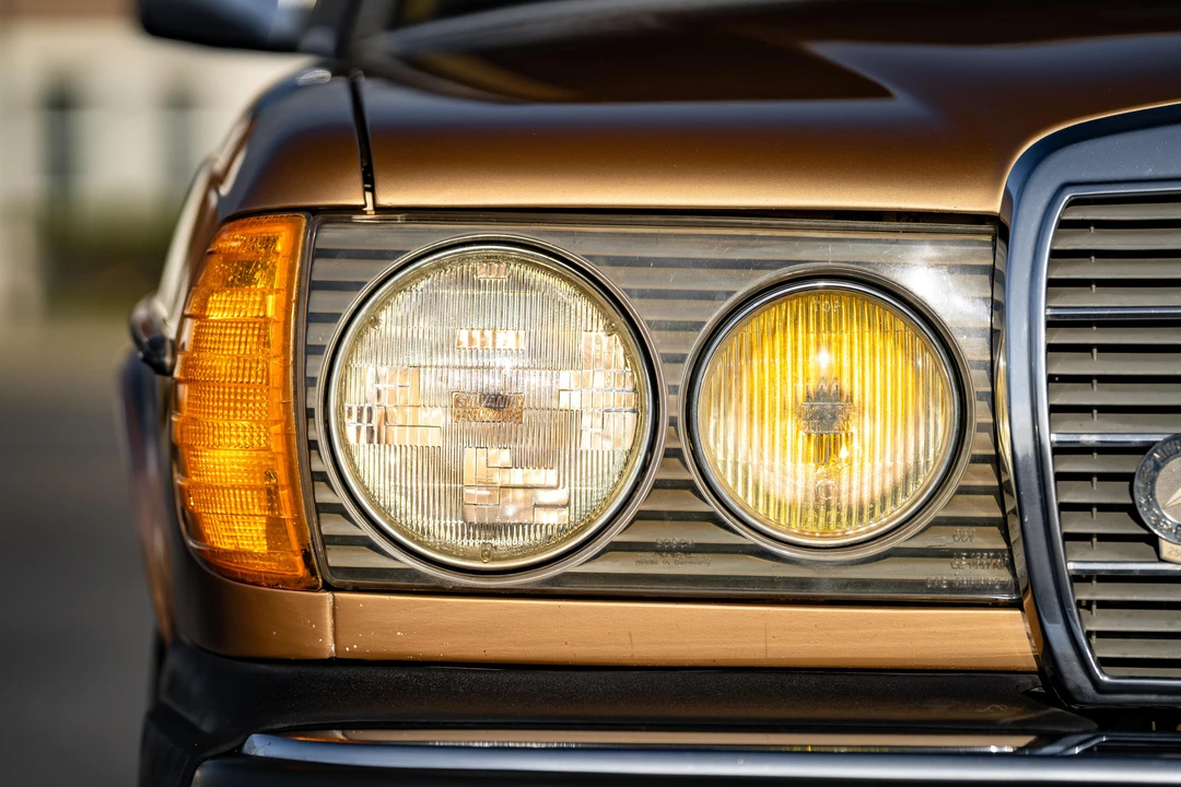 1985 Mercedes-Benz W124 E-Class - Image 18 of 31