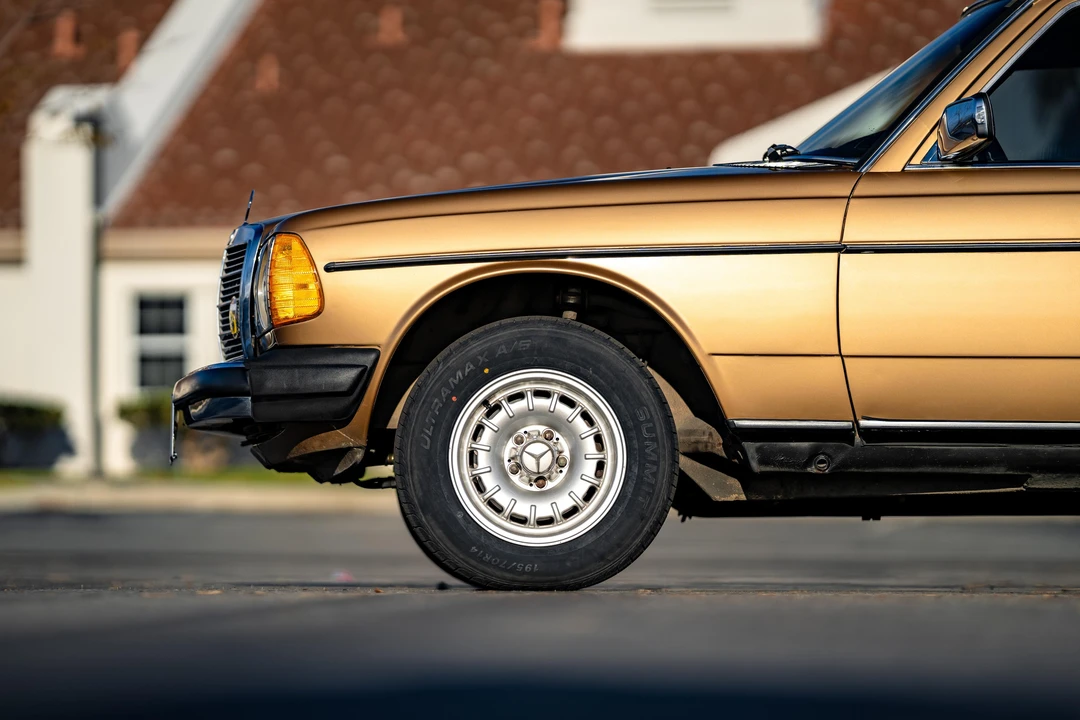 1985 Mercedes-Benz W124 E-Class - Image 25 of 31