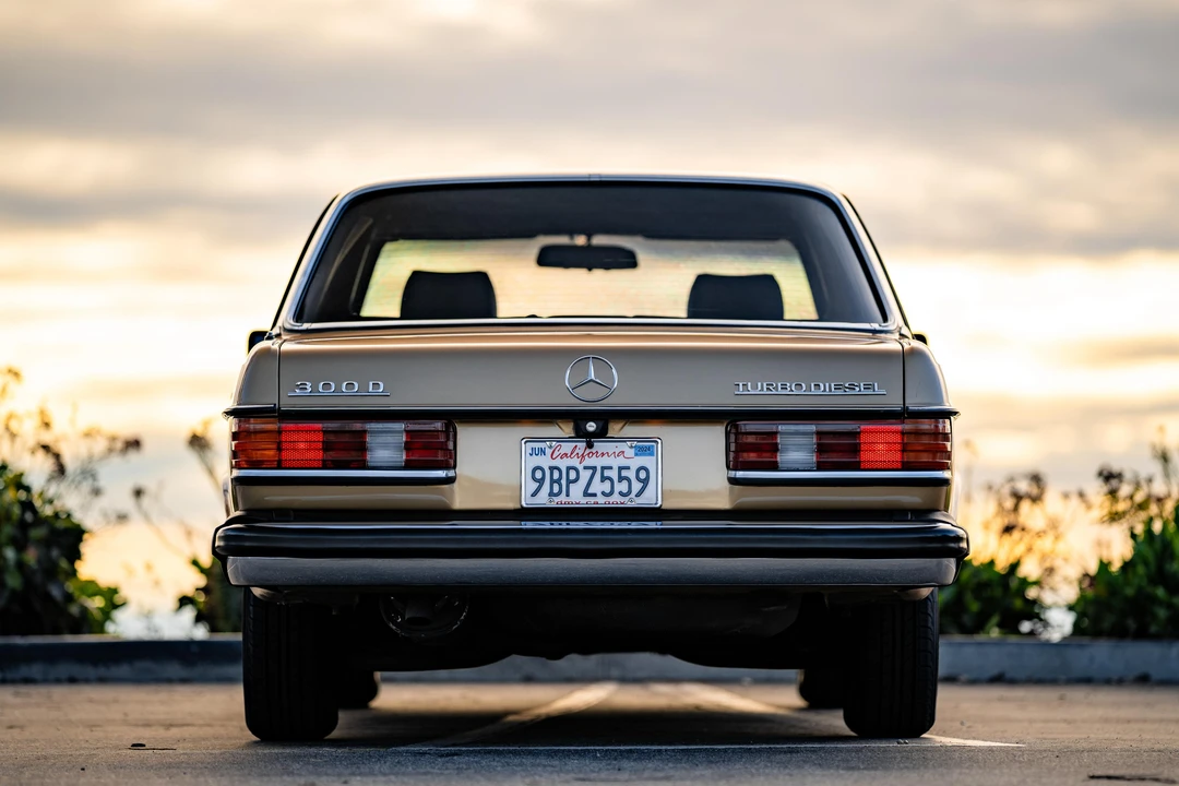 1985 Mercedes-Benz W124 E-Class - Image 9 of 31