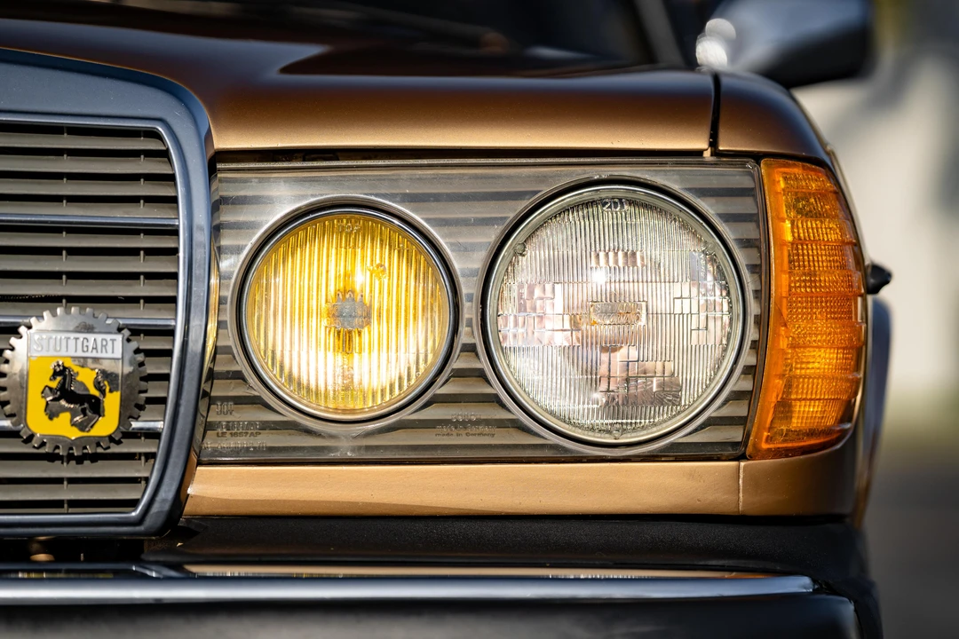 1985 Mercedes-Benz W124 E-Class - Image 23 of 31