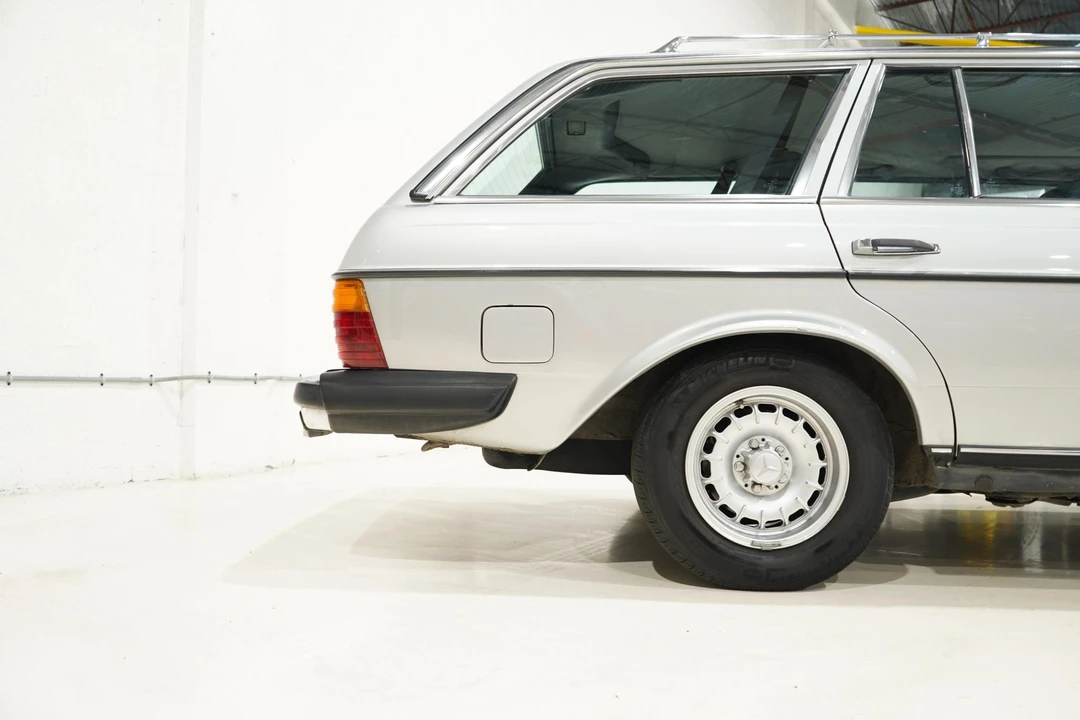 1985 Mercedes-Benz W123 Wagon (S123) - Image 17 of 31