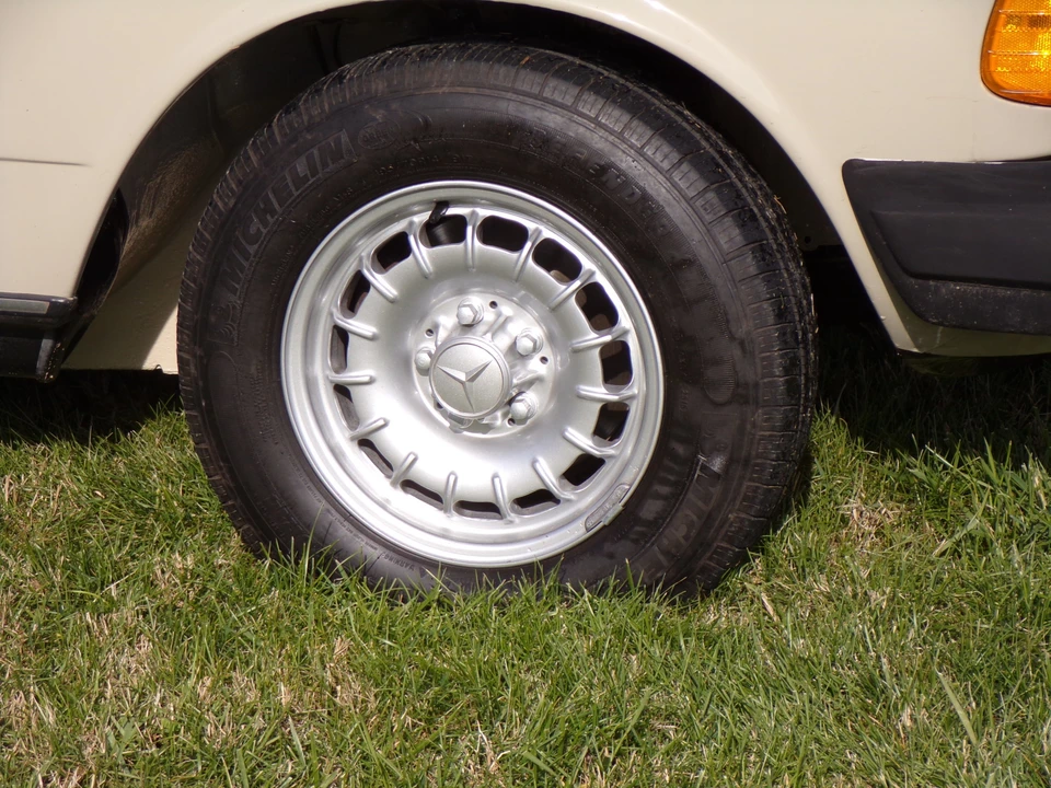 1985 Mercedes-Benz W123 Wagon (S123) - Image 29 of 31