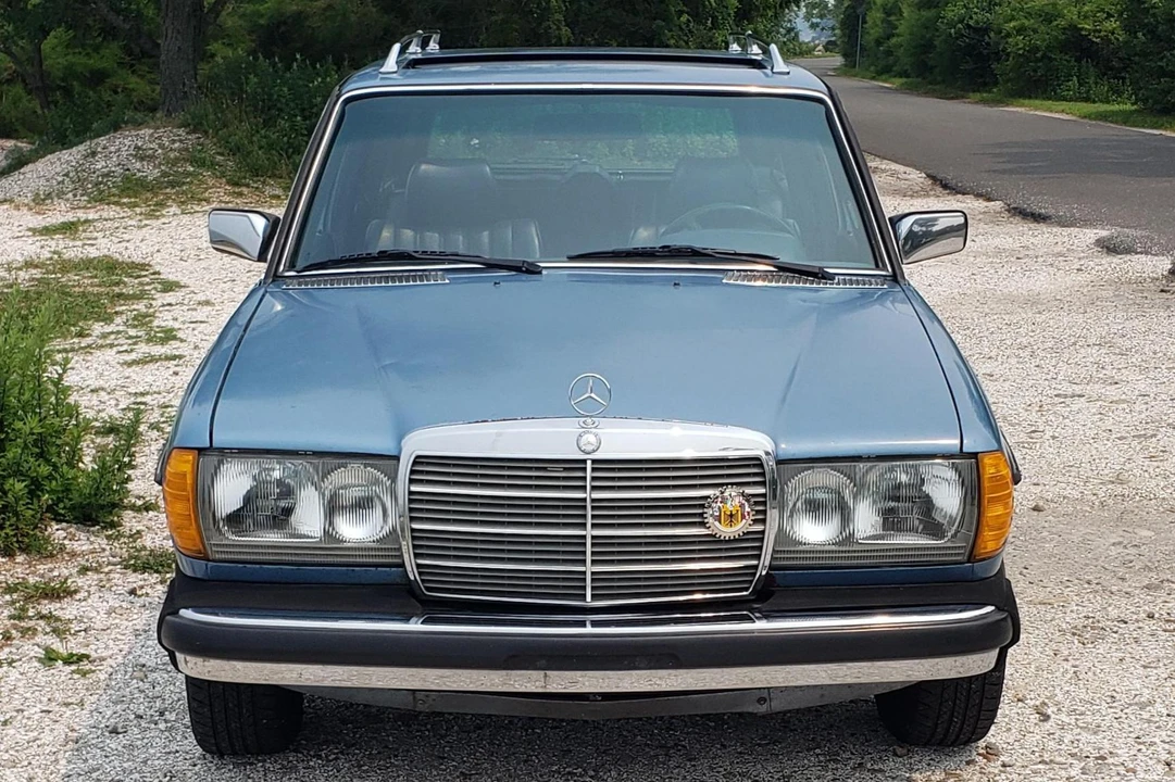 1985 Mercedes-Benz W124 E-Class - Image 2 of 31
