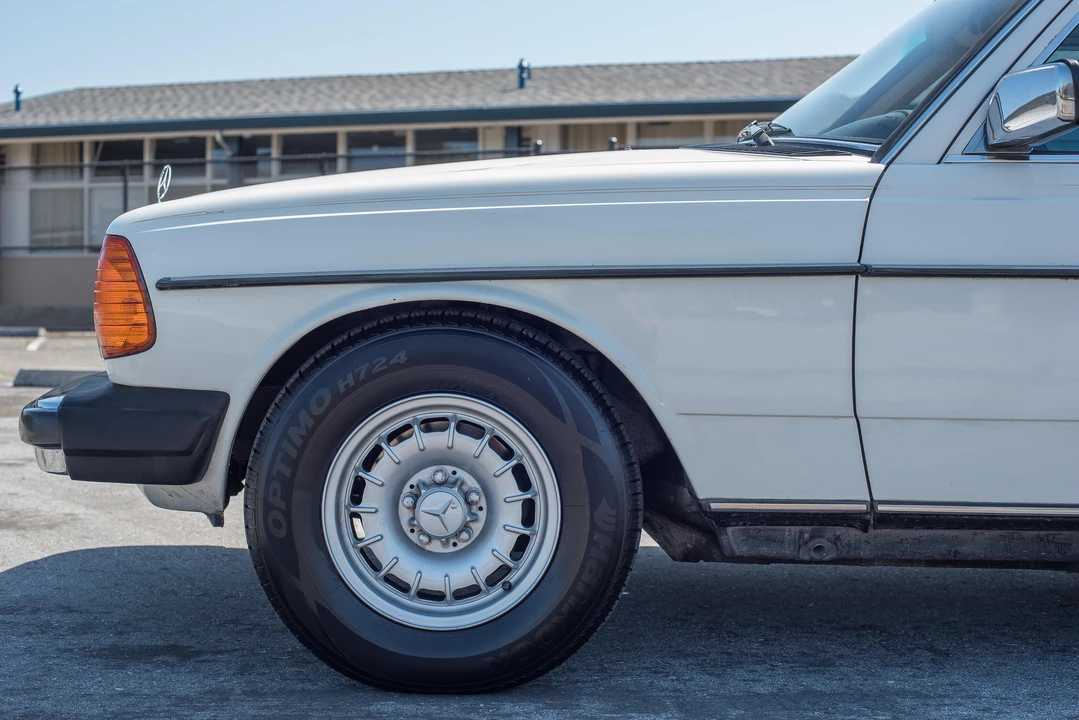 1985 Mercedes-Benz W124 E-Class - Image 17 of 31